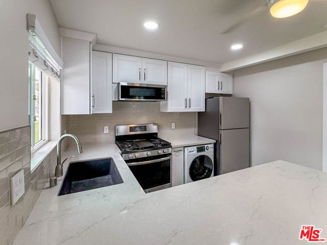 6802 E Huntdale Street, Long Beach CA: https://media.crmls.org/mediaz/14200585-a679-4463-a729-f8d46dd20427.jpg