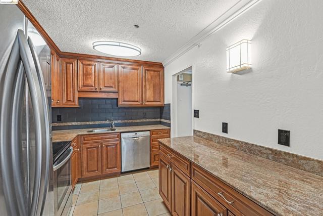 Image 6 of 33 For 555 Pierce St  942