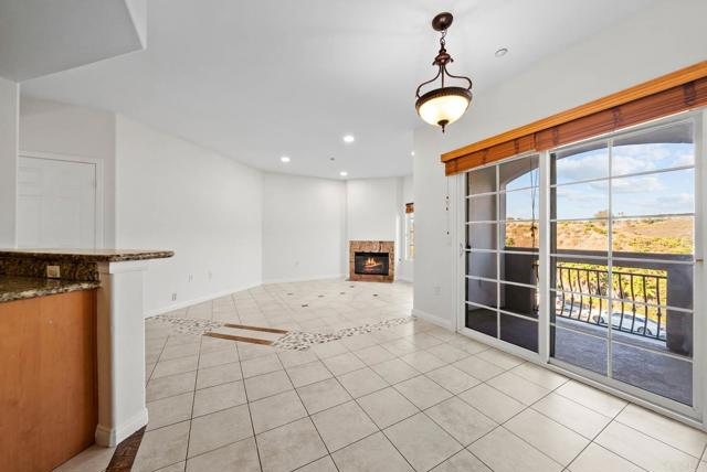 2707 Lake Pointe DR, Spring Valley CA: https://media.crmls.org/mediaz/1420ec18-df71-4c28-b306-0a9714087c8a.jpg
