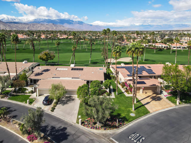 44841 Desert Horizons Drive, Indian Wells CA: https://media.crmls.org/mediaz/142102a4-72cc-4549-8105-44103ebf6ea5.jpg