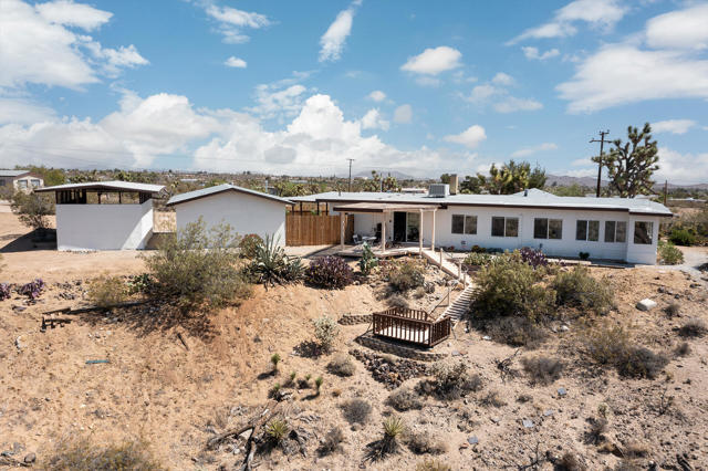 57349 Mesa Drive, Yucca Valley CA: https://media.crmls.org/mediaz/14212202-64d4-40a1-ad66-a1a45cc72491.jpg