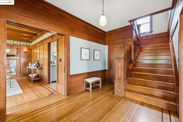 1015 Warfield Ave, Oakland CA: https://media.crmls.org/mediaz/14214d2f-3e19-4184-b52e-f8224287f7a4.jpg