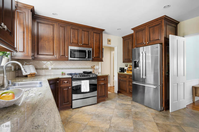 Detail Gallery Image 14 of 45 For 2175 Las Lunas St, Pasadena,  CA  - 3 Beds | 2 Baths