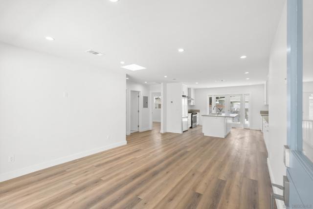 291 Ebony Avenue, Imperial Beach CA: https://media.crmls.org/mediaz/142195a3-2f30-4bc1-8146-eaca3a3ad399.jpg