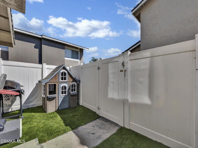 91 Cabrillo Court, Santa Paula CA: https://media.crmls.org/mediaz/1421aa8f-1daf-4ce5-911f-822fcab77801.jpg