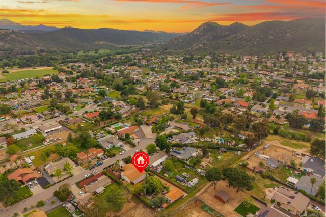 23540 Oriente Way, Ramona CA: https://media.crmls.org/mediaz/1421d3d5-d228-4fc4-8c84-4f1bb5d386a3.jpg