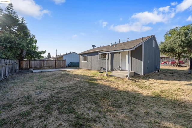 4040 Ellis Rd, Martinez CA: https://media.crmls.org/mediaz/1421d4ff-8353-457a-8fea-67c16100127d.jpg