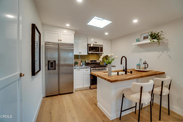 1100 Meridian Avenue, South Pasadena CA: https://media.crmls.org/mediaz/1421fbe1-9609-409d-96c0-9cc5ef9c3604.jpg