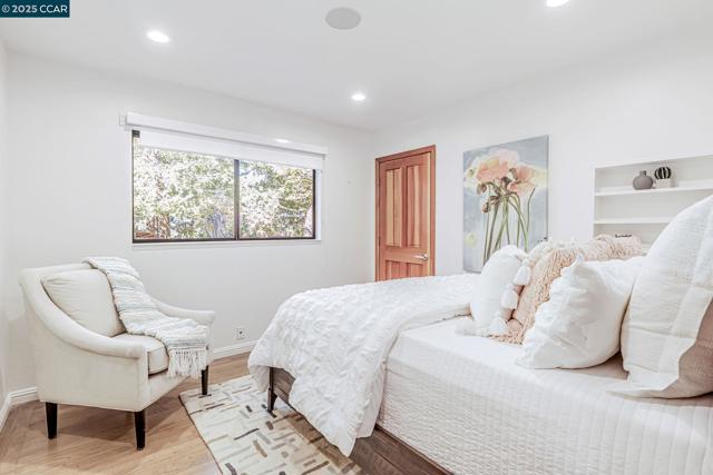 1834 Ivanhoe Ave, Lafayette CA: https://media.crmls.org/mediaz/142236d0-f186-4e6f-b6d2-068710b0d299.jpg