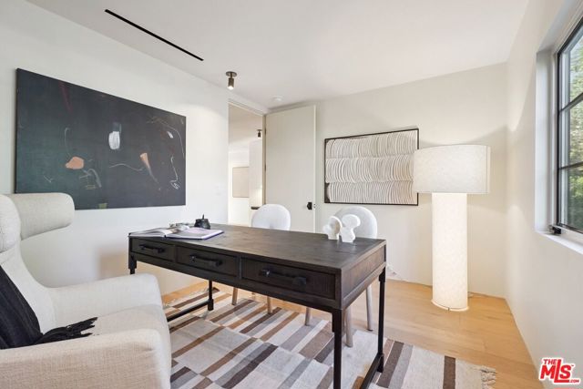 4539 Atoll Avenue, Sherman Oaks CA: https://media.crmls.org/mediaz/1422e24c-261b-4d3a-98a7-c031adbb42bd.jpg