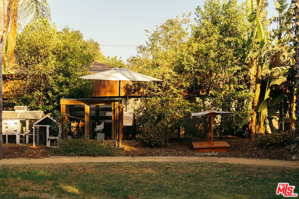 https://media.crmls.org/mediaz/1422f19b-fd17-4573-bf65-75062c277c01.jpg?preset=X-Large