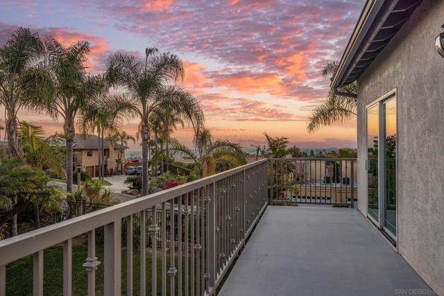 6823 Corintia St, Carlsbad CA: https://media.crmls.org/mediaz/14230b24-4e53-4be5-9fd2-95e6af26c0ab.jpg