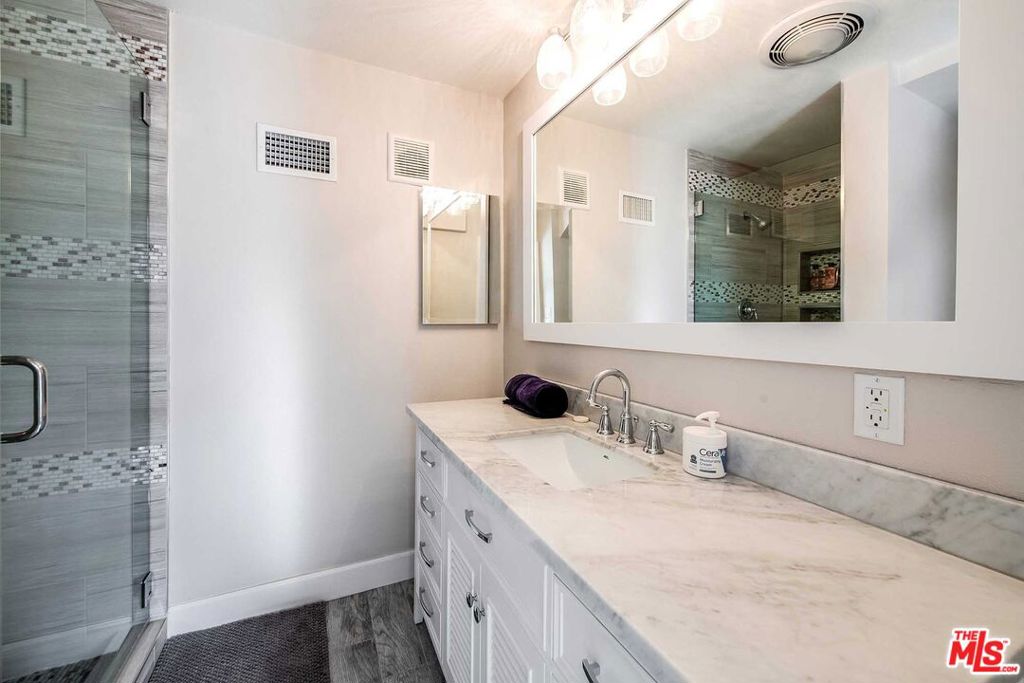 3909 Glenridge DriveSherman Oaks image #23