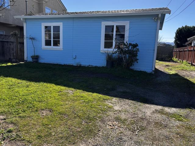 400 Sonoma Avenue, Seaside CA: https://media.crmls.org/mediaz/142389cf-7d13-4e80-93ec-b08465d670af.jpg