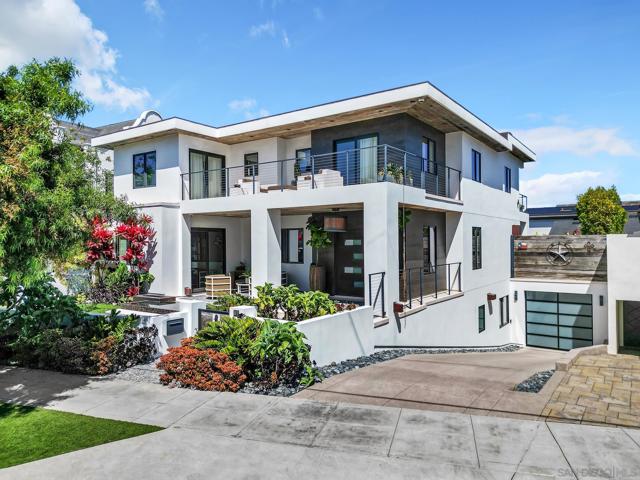 969 Adella Ave, Coronado CA: https://media.crmls.org/mediaz/14245638-3494-4840-a00e-b09174fdb028.jpg