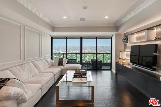 10490 Wilshire Boulevard, Los Angeles CA: https://media.crmls.org/mediaz/142496d1-a874-41dc-bfed-76542a2a7855.jpg