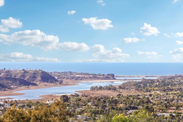 7117 Obelisco Cir, Carlsbad CA: https://media.crmls.org/mediaz/14251b66-6c31-48ef-89b3-103c088e5d64.jpg