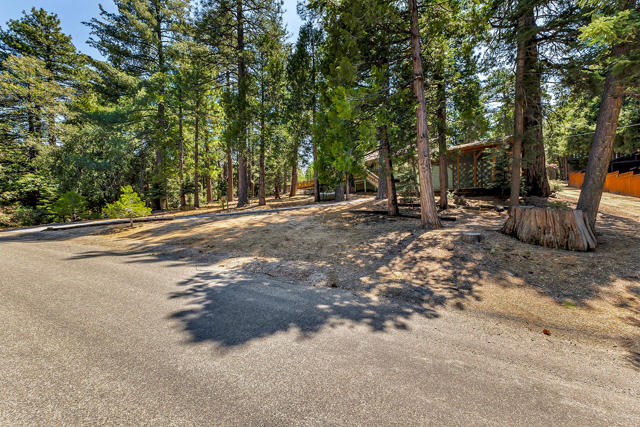 52551 Pine Ridge Road, Idyllwild CA: https://media.crmls.org/mediaz/14253d8f-e587-451b-9e4a-11d5f0dd38df.jpg