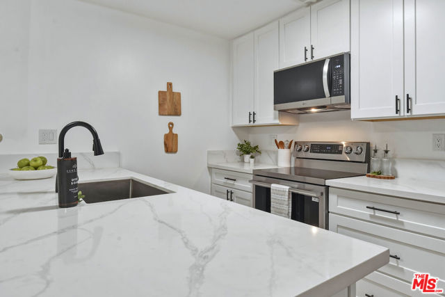 1 Bed Home for Sale in Encino, California