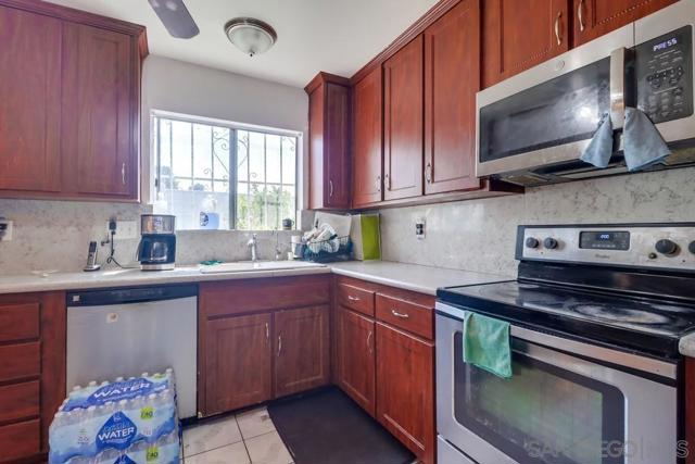 201 Treewood Street, San Diego CA: https://media.crmls.org/mediaz/1425800c-c6e9-457d-800b-a22e6072f43e.jpg