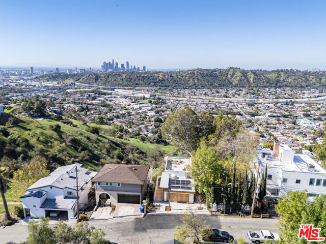 812 W Avenue 37, Los Angeles CA: https://media.crmls.org/mediaz/1425cabd-1b93-4a24-a509-edd5da39134d.jpg