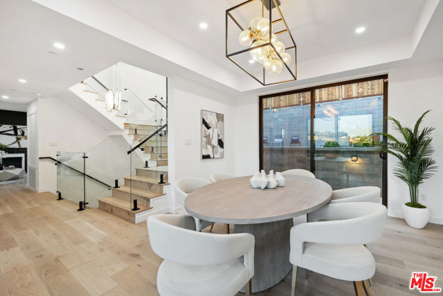 5221 Campo Road, Woodland Hills CA: https://media.crmls.org/mediaz/1425d975-3e52-4fd2-9ba8-caa1d1dfb9af.jpg