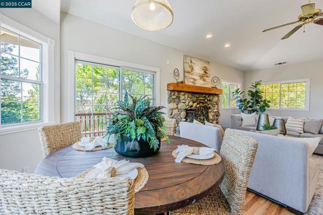 631 La Vista Rd, Walnut Creek CA: https://media.crmls.org/mediaz/1426071a-18b2-4389-abbe-eb416b4f83f2.jpg