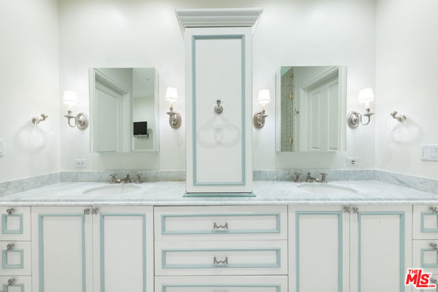 10580 Wilshire Boulevard, Los Angeles CA: https://media.crmls.org/mediaz/1427008b-cf19-4ed4-af2e-b7056186e15d.jpg