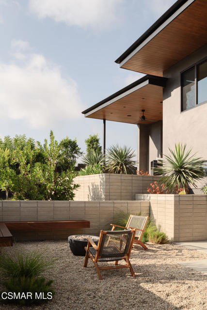 821 Emerson Street, Thousand Oaks CA: https://media.crmls.org/mediaz/14271333-c24c-4354-b2de-71fa4a3e3284.jpg