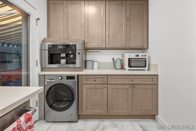 800 3rd St, Coronado CA: https://media.crmls.org/mediaz/14278c52-637e-4e5a-9a98-b8d4e4532618.jpg