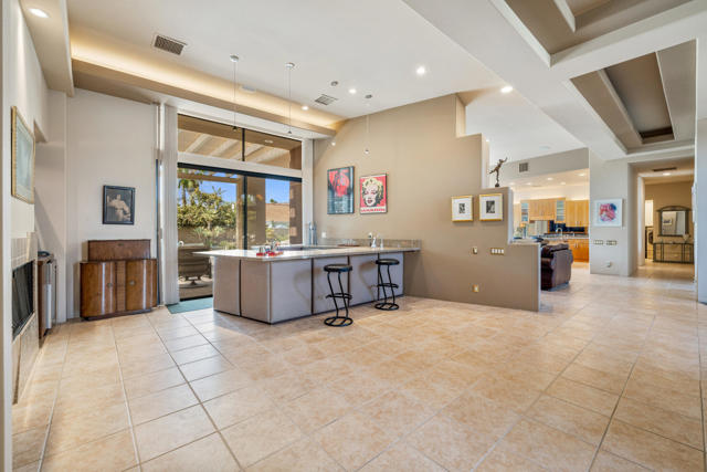 12 Boulder Lane, Rancho Mirage CA: https://media.crmls.org/mediaz/1427b074-9b00-4c98-a159-d194a72d2ede.jpg