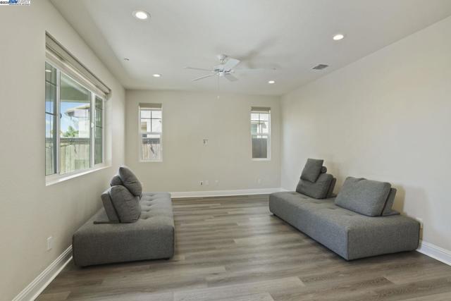 1503 S Oliveira Dr, Mountain House CA: https://media.crmls.org/mediaz/1427d258-d536-46c0-8be1-ffed757899ef.jpg