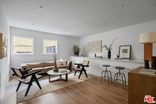 5215 Parkglen Avenue, Los Angeles CA: https://media.crmls.org/mediaz/1427e87e-0935-4082-bc6a-0603475ca3a5.jpg