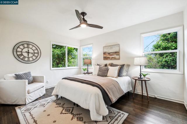5810 Estates Dr, Oakland CA: https://media.crmls.org/mediaz/142945a6-022d-44d8-bbee-0660d6b4b77a.jpg