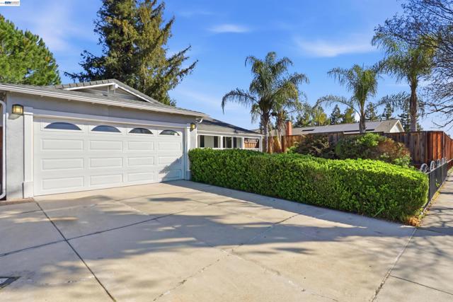 Image 3 of 39 For 4972 Minas Dr