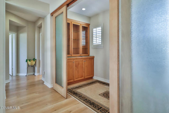 164 Via Sandra, Newbury Park CA: https://media.crmls.org/mediaz/1429d41e-5cd9-4aed-a4bd-bcb962786a15.jpg