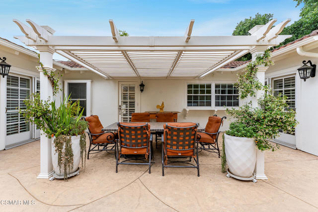 566 Rancho Road, Thousand Oaks CA: https://media.crmls.org/mediaz/1429f0a8-ff1a-4685-8922-ba90bc57124b.jpg