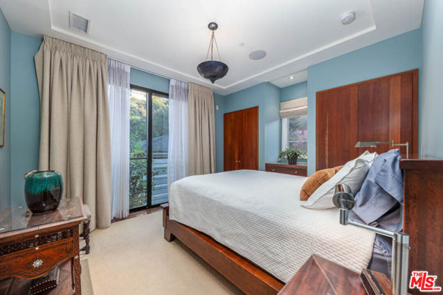 8573 Appian Way, Los Angeles CA: https://media.crmls.org/mediaz/1429fe42-e37c-403d-9215-763a82ee2293.jpg