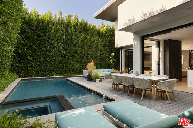 105 S Laurel Avenue, Los Angeles CA: https://media.crmls.org/mediaz/142a1580-4cd9-4c50-9602-dc197ce7ca0e.jpg