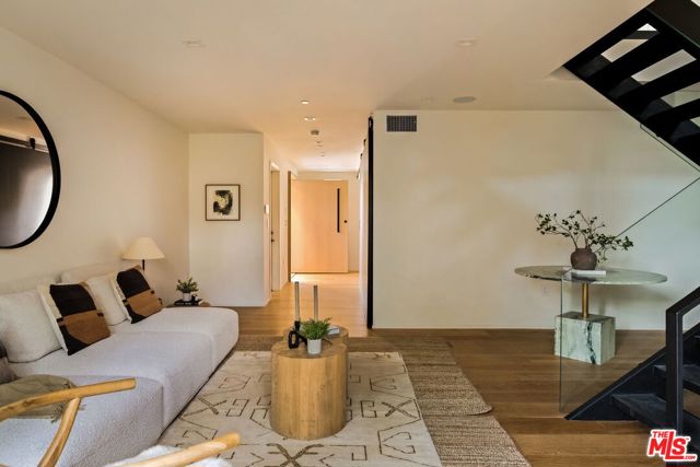 1900 Penmar Avenue, Venice CA: https://media.crmls.org/mediaz/142a3397-9e27-4a52-aa31-88bf1ed431cd.jpg