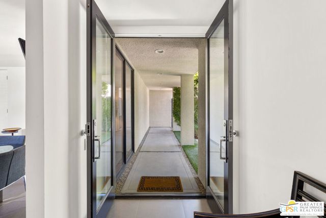 1860 Via Isla, Palm Springs CA: https://media.crmls.org/mediaz/142ae192-79b6-4cb8-9da0-9634d4456ece.jpg