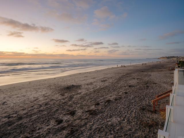 Detail Gallery Image 13 of 21 For 1812 Ocean Front, Del Mar,  CA 92014 - 3 Beds | 2 Baths