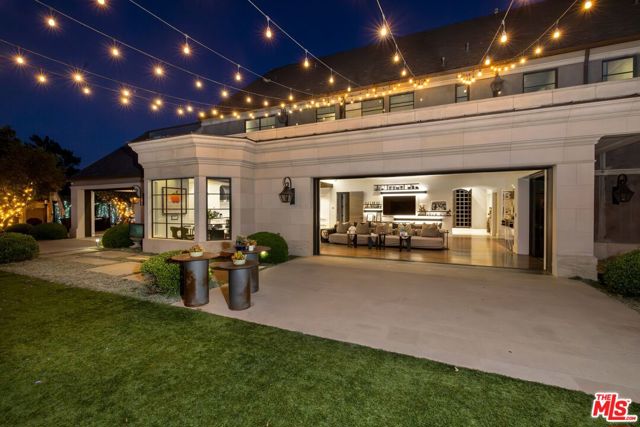 3396 Stone Ridge Lane, Los Angeles CA: https://media.crmls.org/mediaz/142b19ab-8daa-402a-9174-c8b41b1df247.jpg
