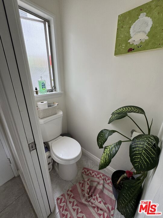 231 California Avenue, Santa Monica CA: https://media.crmls.org/mediaz/142c2b76-c483-4534-a037-c194dbe0e496.jpg