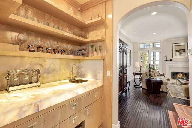 2286 Canyonback Road, Los Angeles CA: https://media.crmls.org/mediaz/142cb4bb-a97e-4e46-ad78-8ad6feee7759.jpg