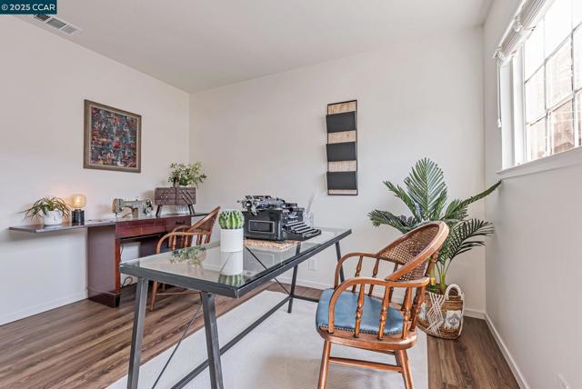 1836 Boxwood Dr, Concord CA: https://media.crmls.org/mediaz/142d87dc-4911-4ff7-a459-94d1b25b22bd.jpg