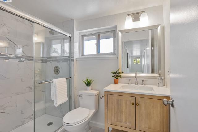 216 Appian Way, Union City CA: https://media.crmls.org/mediaz/142d9765-ece1-4a38-8093-84625e32e490.jpg