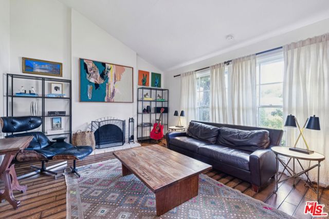 29429 Trailway Lane, Agoura Hills CA: https://media.crmls.org/mediaz/142d98a7-0b7e-4ca8-ba8b-3ece039417ef.jpg