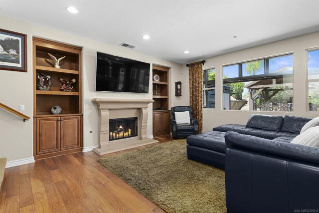 7787 Britt Pl, Santee CA: https://media.crmls.org/mediaz/142daf06-785f-4125-a1f0-1087305e75af.jpg