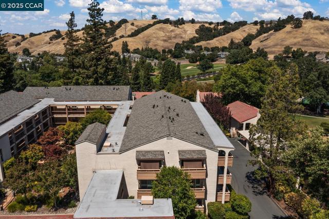 4033 Terra Granada Dr, Walnut Creek CA: https://media.crmls.org/mediaz/142dd0ea-e47d-48ca-8924-0b1fc4bce279.jpg